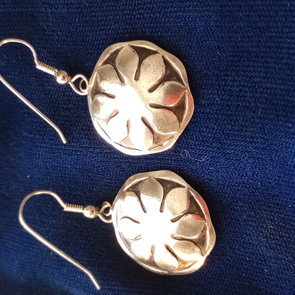 Daisy Sterling Silver Dangle Earrings - Picture 8 of 11